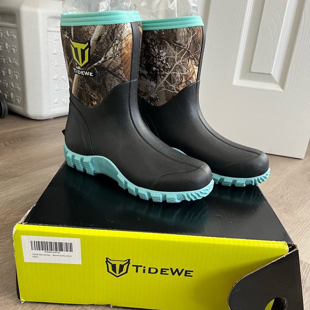 Women's Winter & Rain Boots - Black and Blue